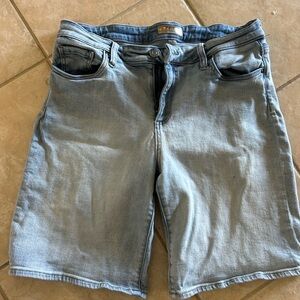 Kut from the Kloth Katherine women’s 12 stretch Denim Shorts